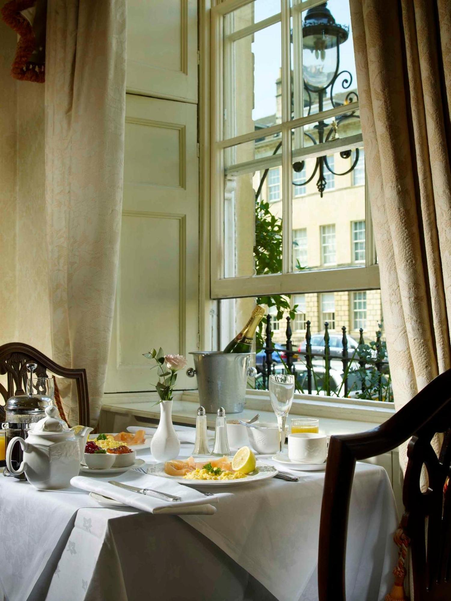 Hotel The Windsor Town House Bath Zewnętrze zdjęcie Breakfast at the hotel
