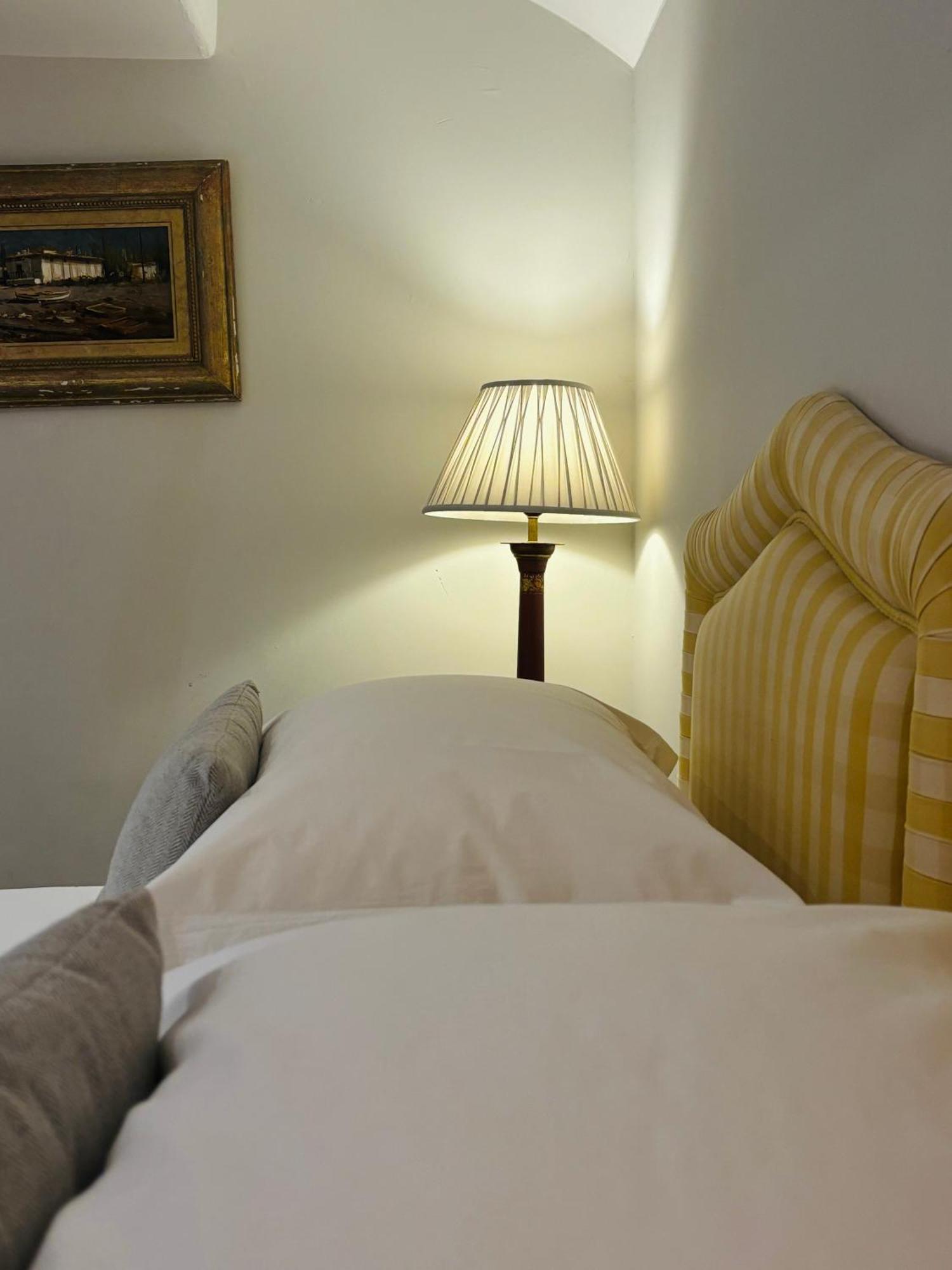 Hotel The Windsor Town House Bath Pokój zdjęcie A lampshade