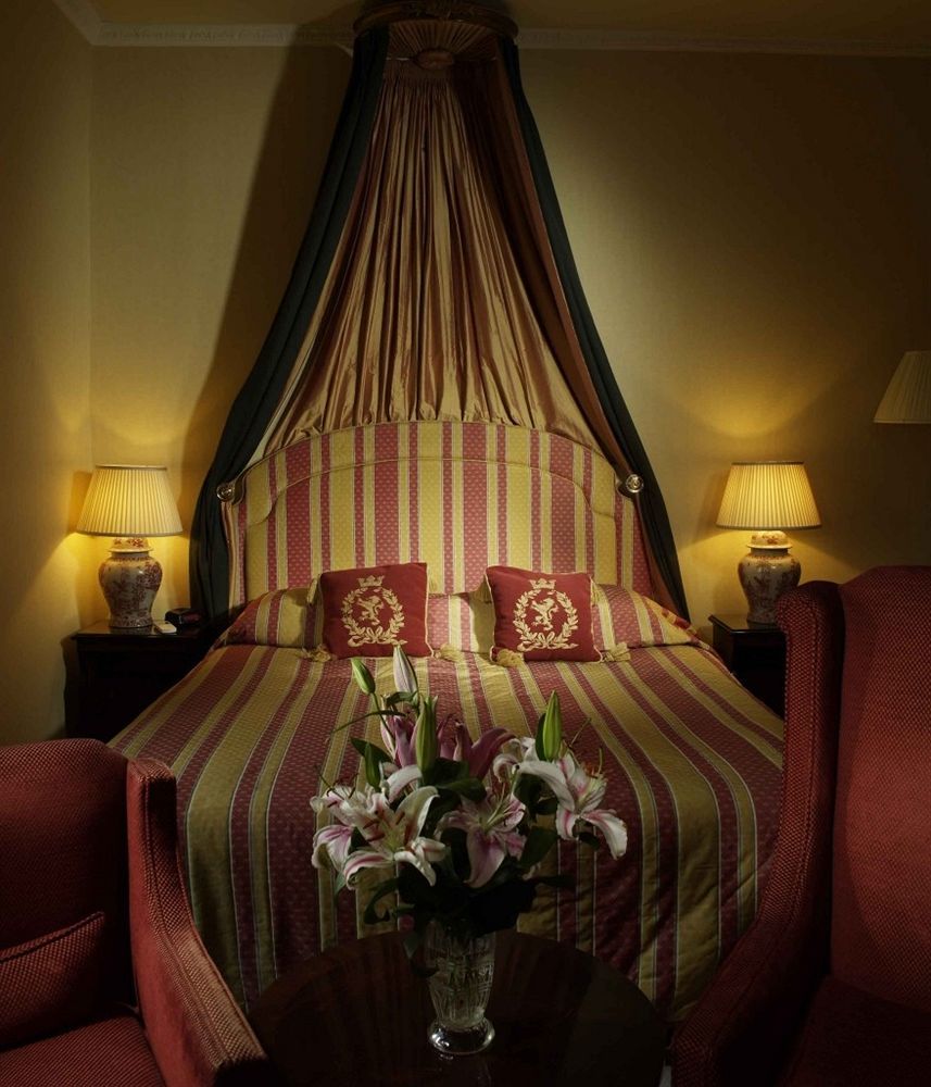 Hotel The Windsor Town House Bath Zewnętrze zdjęcie A bed with a canopy